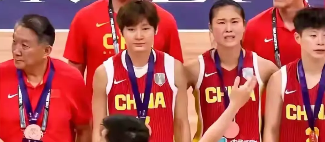 女篮众将发文告别！黄思静说遗憾，杨力维说无愧，没什么遗憾的，比赛就有胜负，你强、