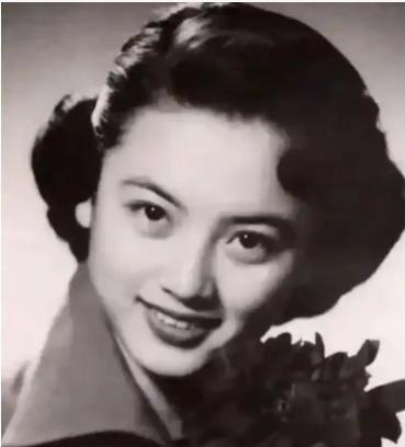 1948年，年轻漂亮的国军团长妻子陈愉照顾丈夫住院期间，惨被欺负，事后，院方劝她