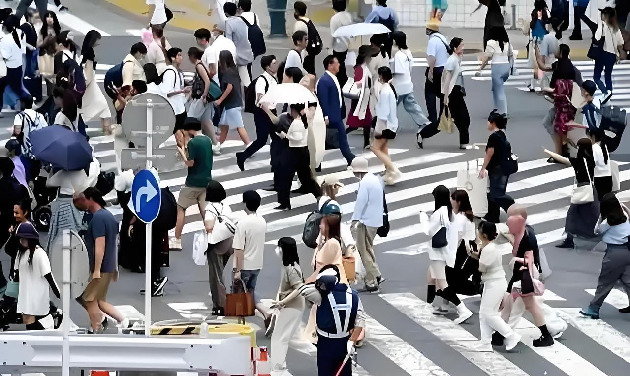 惊爆！日本人口危机加重！日本政府本周三公布的数据显示，2024年日本出生人数首次