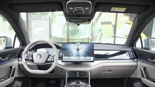 定位中型SUV，空间大，试驾领克08 EM-P