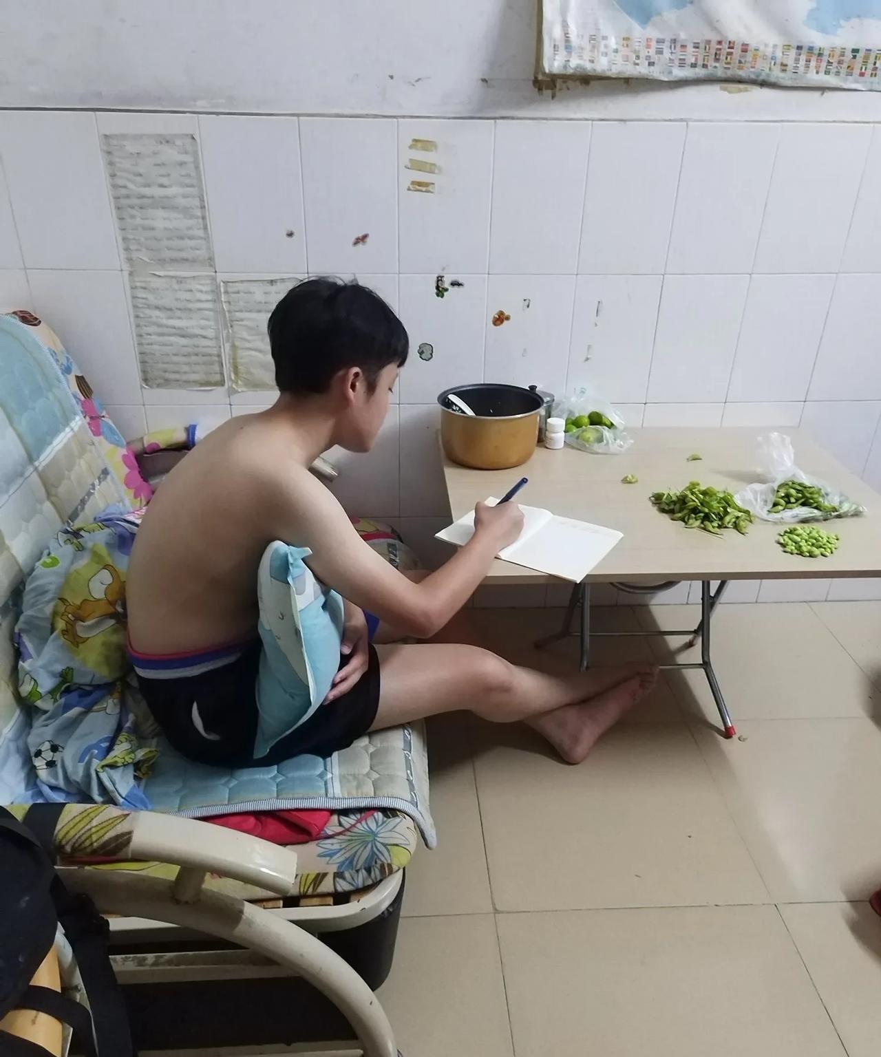 唉！年轻的时候不想结婚，现在又后悔结婚太迟了。
40多了，小儿子还在读中学，过年