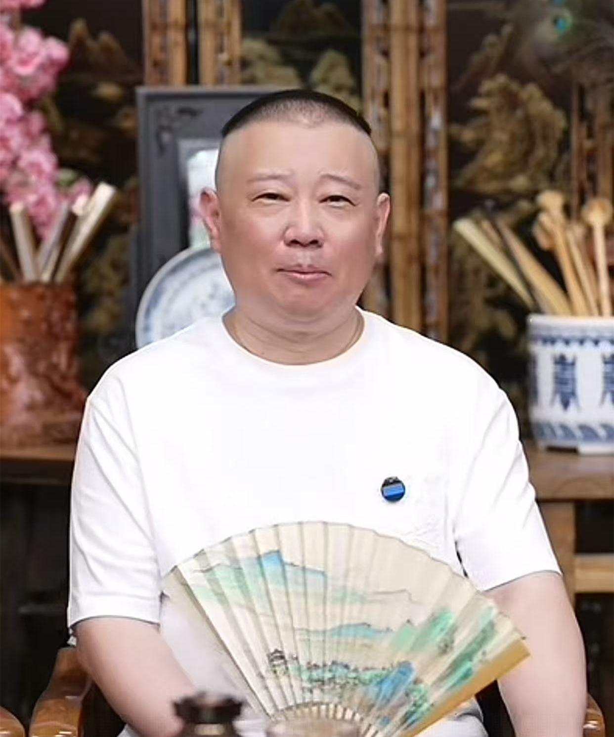 郭德纲直播回应上海德云社、成都德云社开业时间。上海德云社开业，本来是海上专场结束