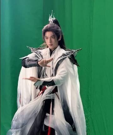 杨洋开大
现在手游都这么卷了嘛，倩女幽魂的TCV花絮妆造好好