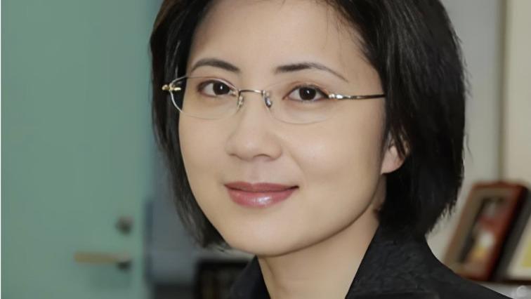 她在《红楼梦》演不起眼的配角，退圈后去留学，成为日本电台社长