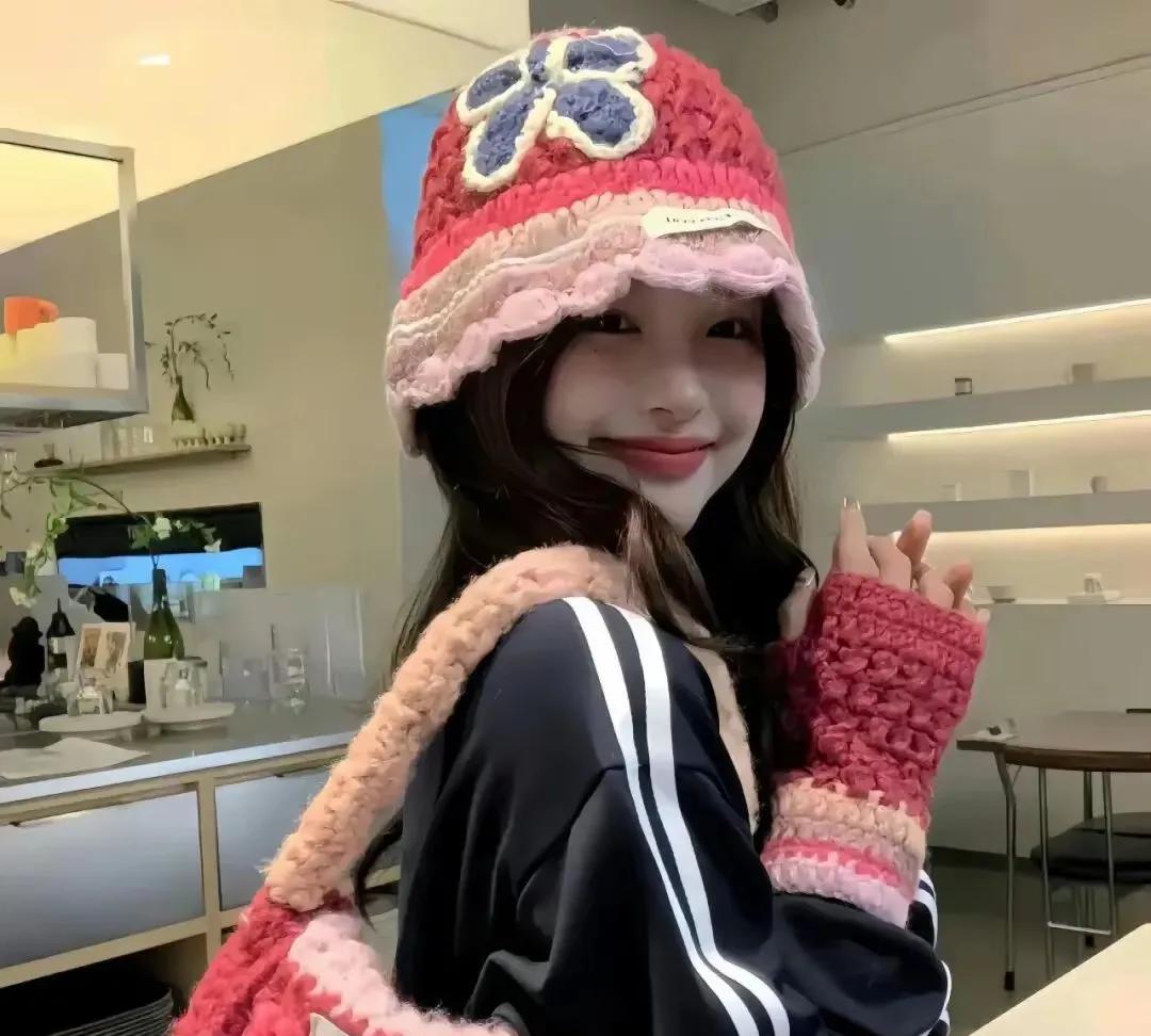 为什么我们在爱里总是小心的试探？
因为分享欲是一种太脆弱的感情，
它特别特别容易