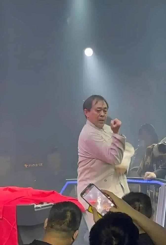 马保国这种脸皮厚到家的人，怎么还能在自媒体上晃来晃去，时不时出来丢人现眼一番？
