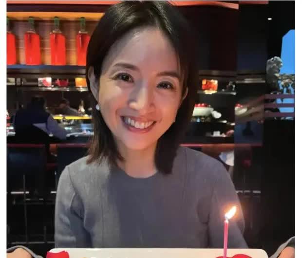 42岁林依晨官宣怀二胎！称这是最棒的结婚10周年礼物，目前林依晨已经有5个月了，