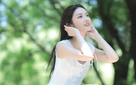 上辈子我好心劝表妹走正路，却被她残忍杀害，重来一次，我决定冷眼旁观她作死