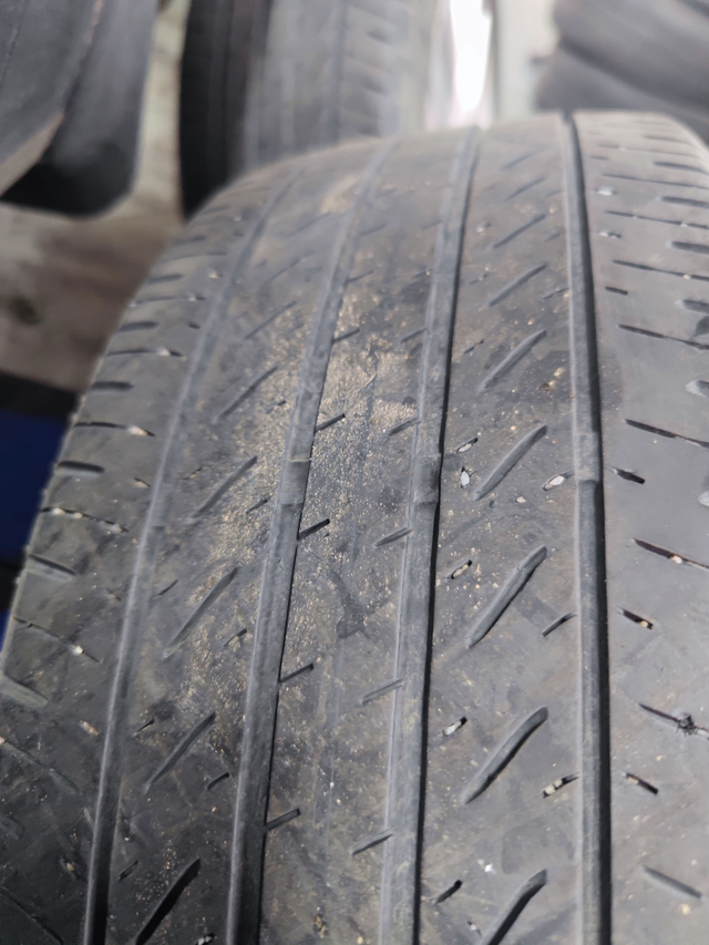 第一次换轮胎
五万五千公里，磨到警戒线了，换双新鞋！你们都换的什么牌子轮胎多少钱