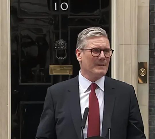 万万没想到！

英国首相斯塔默与特朗普举行会谈后，斯塔默随即对外发布消息称，英国