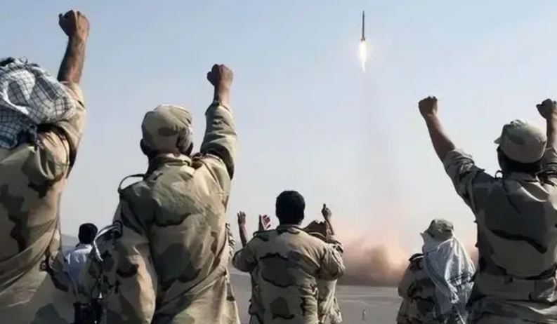 6月13日伊朗的防空系统彻底哑火，面对以色列的空袭，毫无还手之力。
在美伊最后一