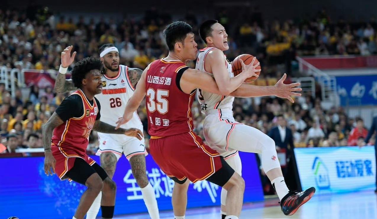 3-0横扫晋级，山西挥起三把斧，接着奏“粤”接着舞。
谁能想到轻取上海男篮的广东