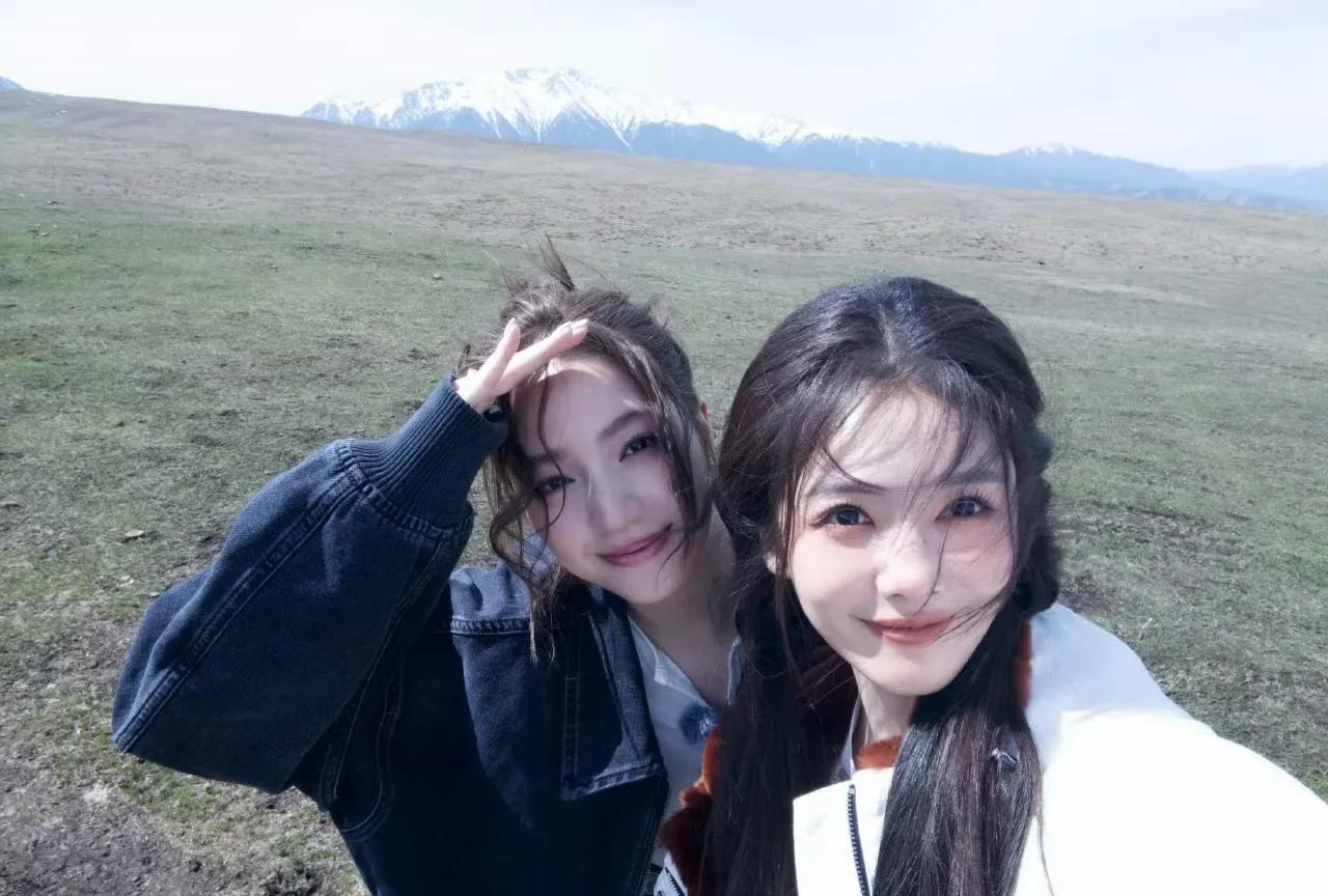 这两个，随便哪个都是美女
如果男生选女朋友会选左边还是右边这位？
天底下怎么可以