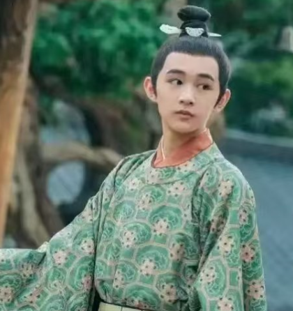 两个00后小孩互撕，认识一个月后双方确定关系，然后第6天去开房