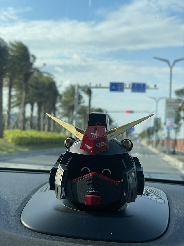 nomi的一天
自从买了蔚来，每天就关注帽子，感觉每个时期都有每个时期衣服，天冷