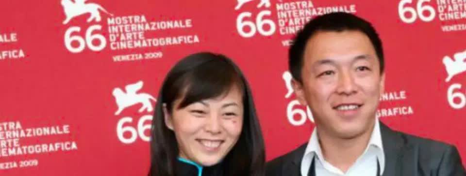 黄渤与妻子年龄相仿，妻子就在家里做全职太太，