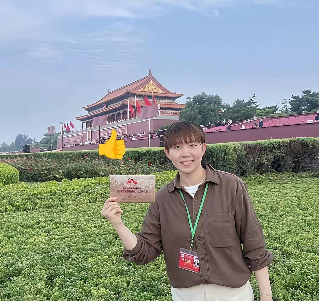 国乒朱雨玲也去参加九三阅兵观礼了！
不知道这次小朱姐是以天津大学老师的身份受邀，