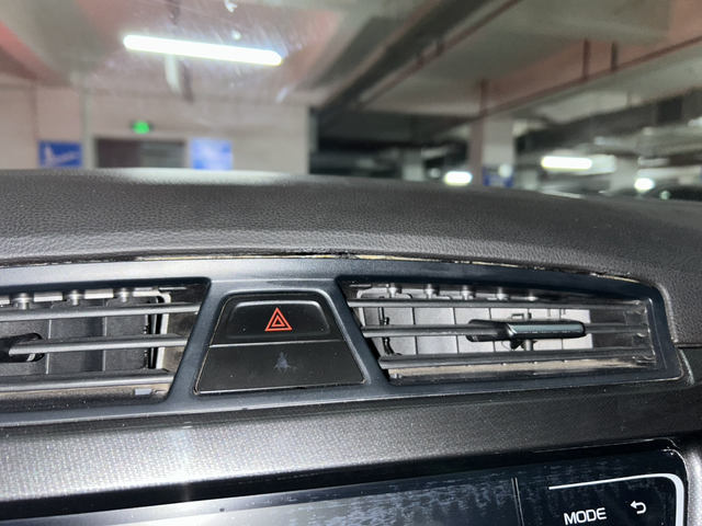 出风口和仪表台裂开
有什么好的方法修复吗？看到出风口和仪表台裂开心情都不好了