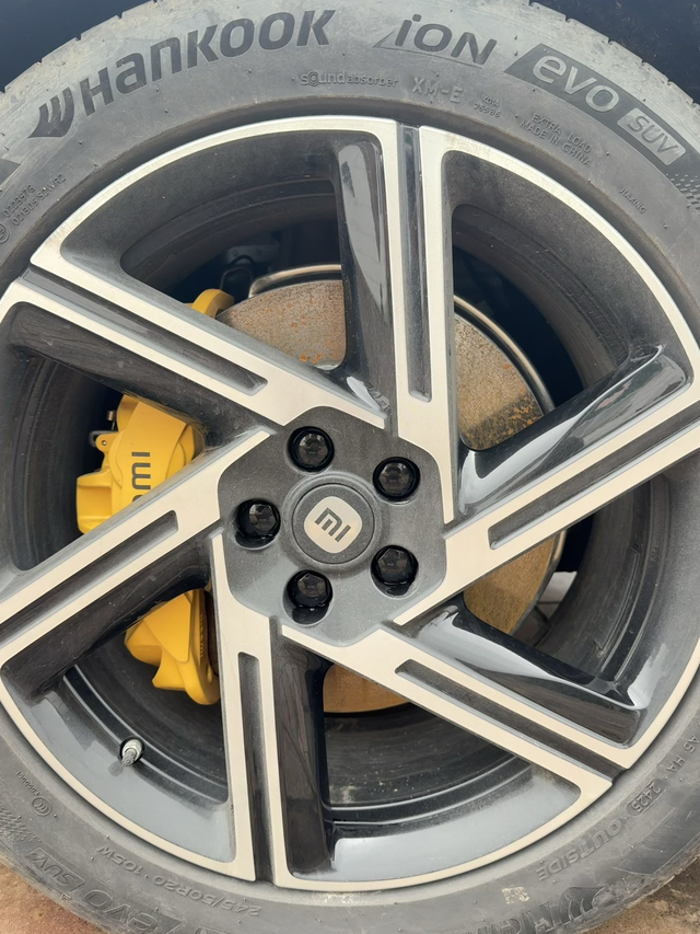 小米Yu7刚提三天就锈了
黑子闭嘴吧！