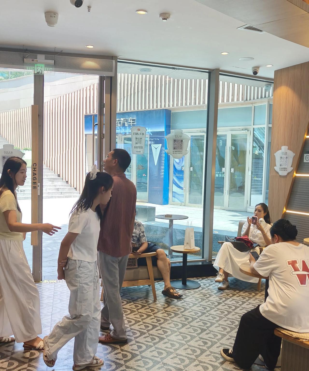 阻碍铜梁龙队将主场设在龙兴专业足球场就是自私自利的假球迷，不希望球队好好发展，不