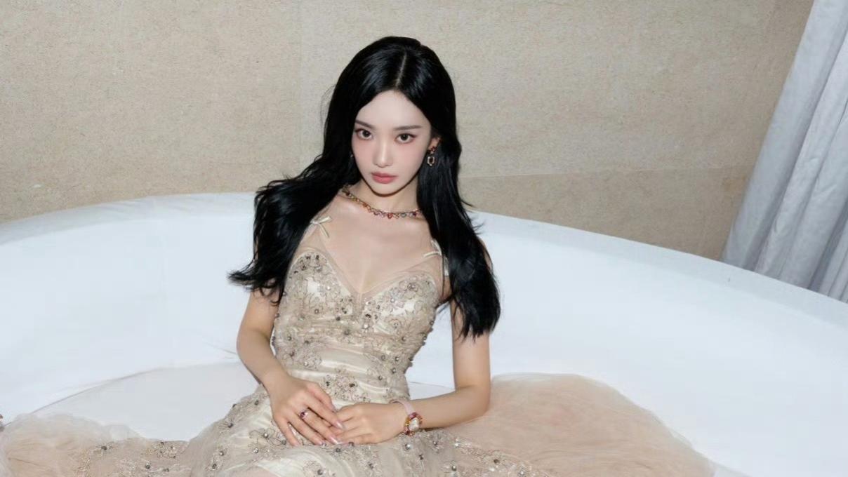 宁艺卓舞台晕倒引关注：女艺人背后的高强度工作与健康隐患