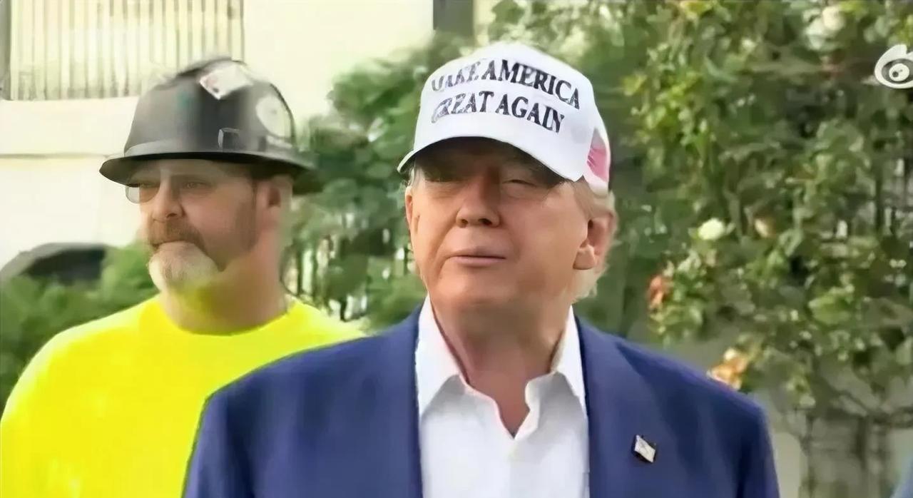 美国总统特朗普称自己已于“昨天”与俄罗斯总统普京通了电话。
特朗普说普京提出在中