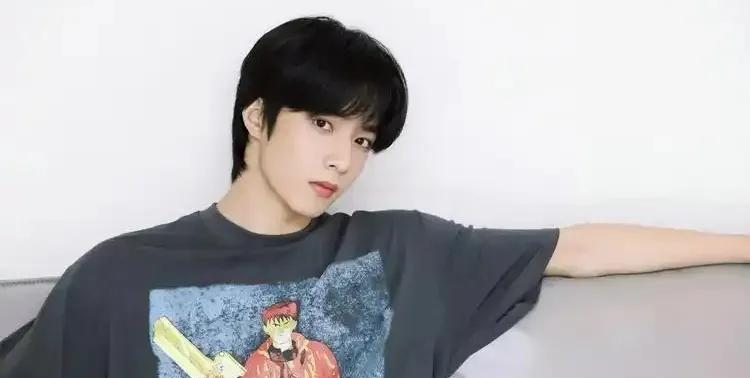 山城少年刘耀文，用热爱与坚持，踏出逐梦的滚烫轨迹。11岁的他怀揣对舞台的憧憬，一