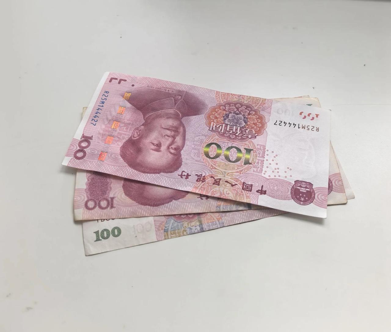 初一期末考试成绩出来了，我立刻兑现了奖金，把老二给激动的语无伦次了！
这可是初中