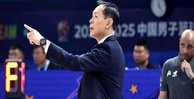 周琦的伤情牵动人心！昨晚CBA北京对阵浙江，周琦意外伤退，首钢队医建议进行结膜缝