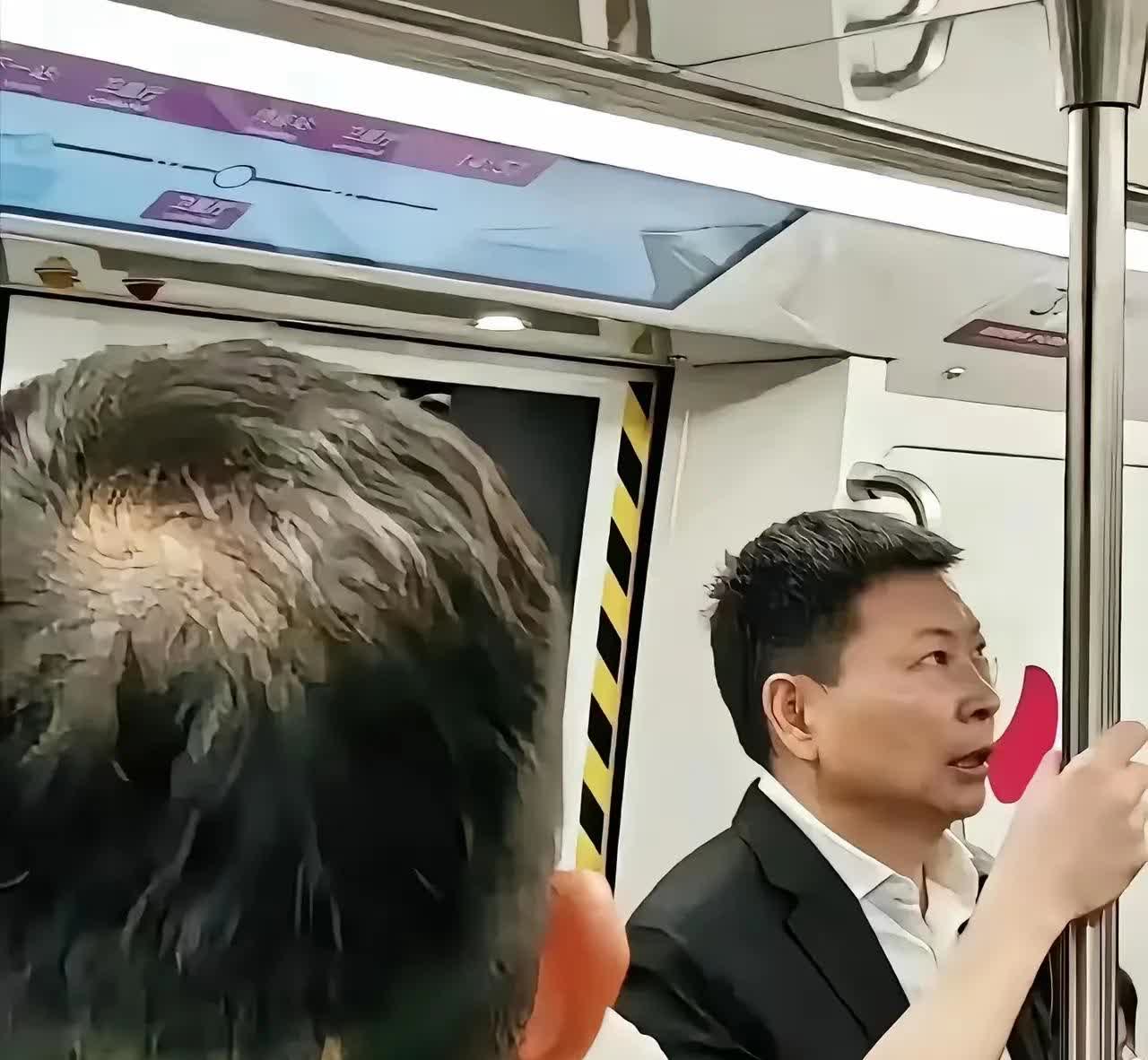 华为领导都比较低调。
任总也是自己一个人到处跑。
余承东上亿身价，没有架子，