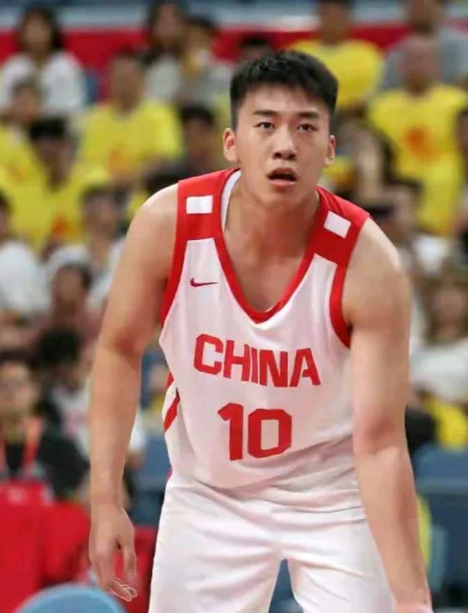 王俊杰的亮眼表现，带给中国篮球一股清流。不得不承认以下事实：

1，王俊杰根本就