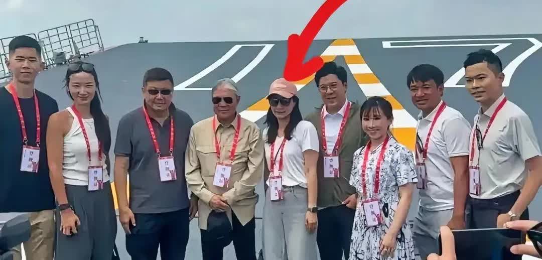 不得不说！
霍震霆这公公当的情商💯了！
在这么重大的场合中！
竟然把“C