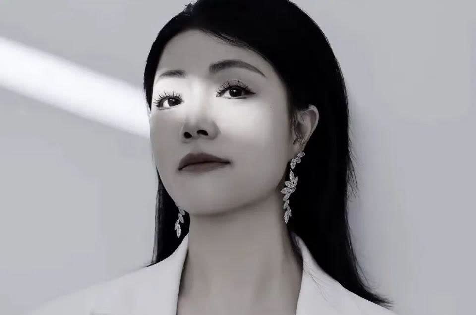 太突然了，女歌手突发脑溢血去世，年仅48岁。

朱媛媛刚走不久，6月2日，网