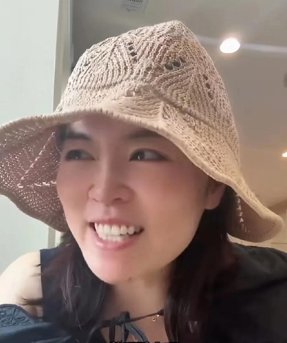 大敏昨晚9点直播，说阿姨太实在了，说你公公打电话，给打点钱，阿姨说“不用有卡呢，