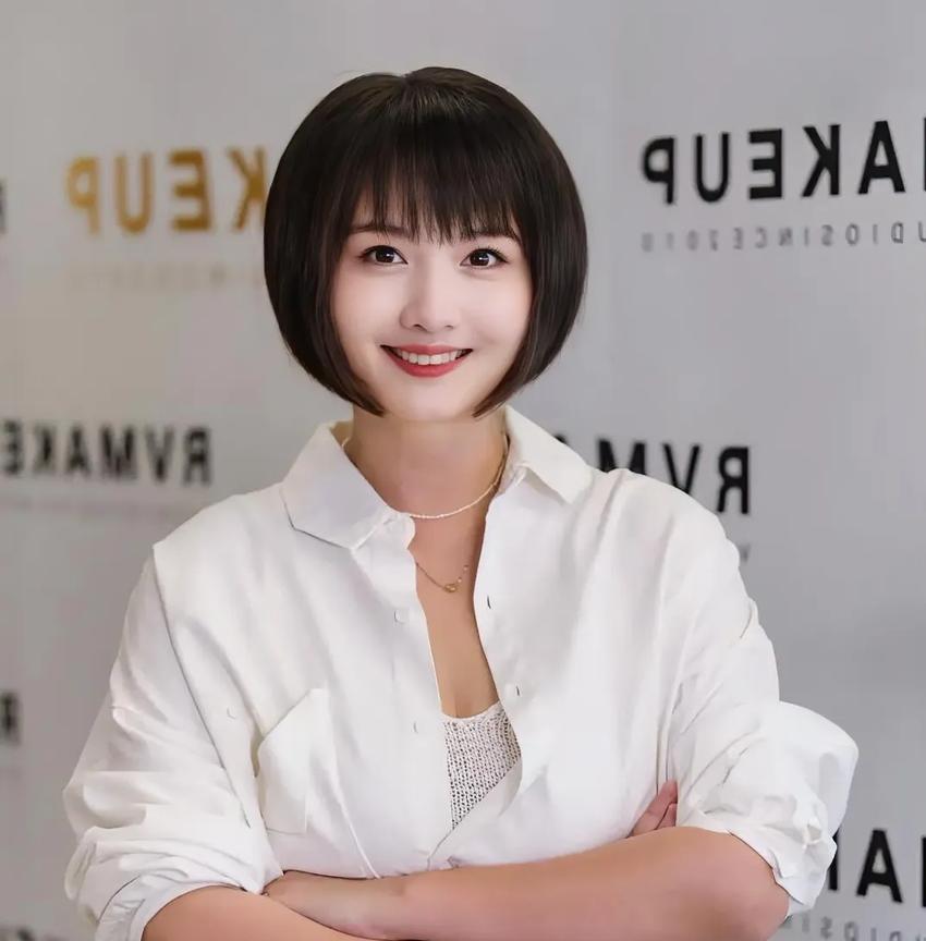 [浮云]蒋小涵说：结婚后好几年没要孩子，无忧无虑的生活，除了工作，有时间就旅行去