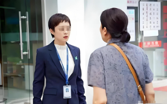 真可笑！亲妈把我扫除家门，我拼成老板后，她的第一句话是：“你弟买房，这钱你得出！”