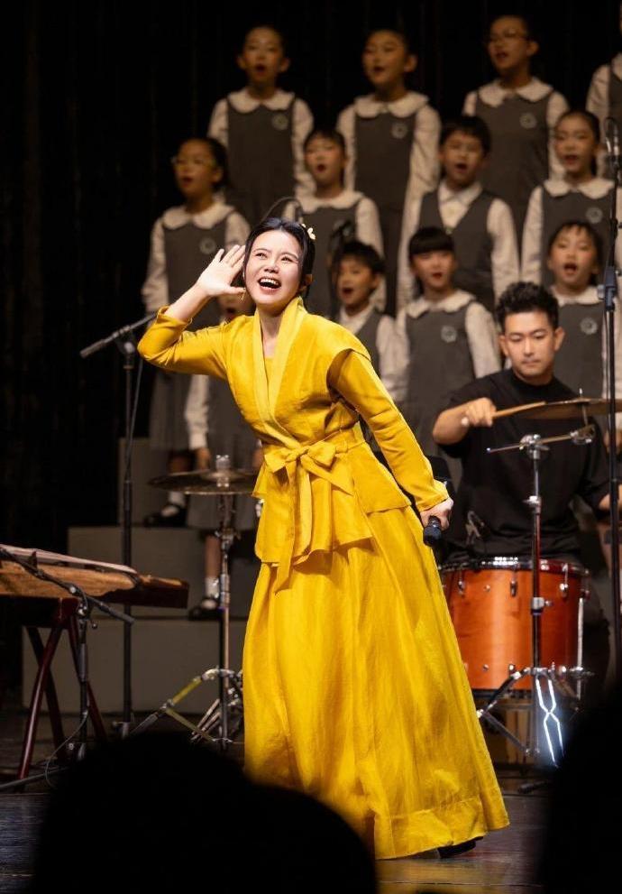 龚琳娜把童年儿歌变成“音乐盛宴”！每一首都带着独特的韵味，承包了几代人的青春BG