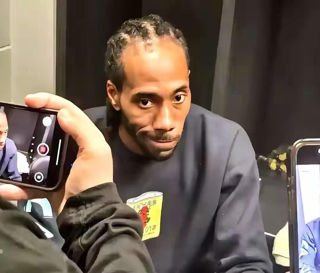 谁也没有多少青春好挥霍！伦纳德的阴阳合同已经成为NBA最大的热搜，NBA首富鲍尔