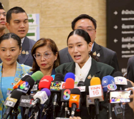 据泰国头条新闻消息，8月4日，佩通坦向法院提交了声明，表示不会辞职。

根据佩通