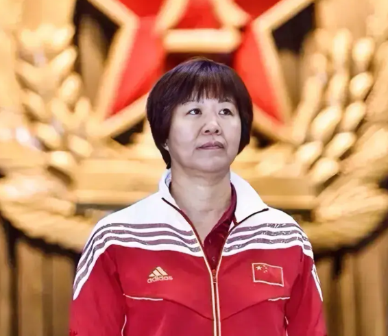 获得终身奖励的十位中国运动员,看看他们是谁?
一、郎平（大本钟奖体育类终身成就奖