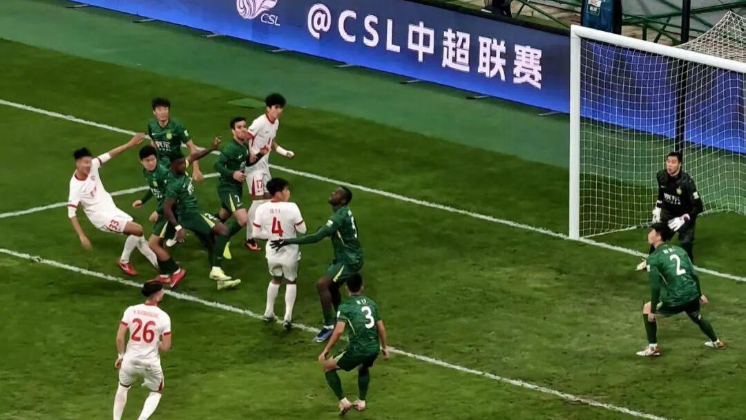 周末去工体看了场球，北京国安太丢人，但家乡辽宁冲超成功很欣慰