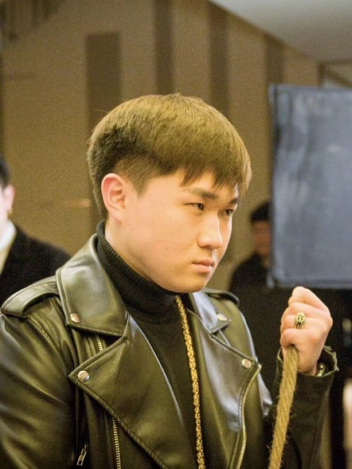 印象里这一对感情挺好的没必要因为有没有同框就去担心别人的生活