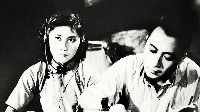 西柏坡16岁女报务员收到“VVV”落泪，70年后终于发出回电