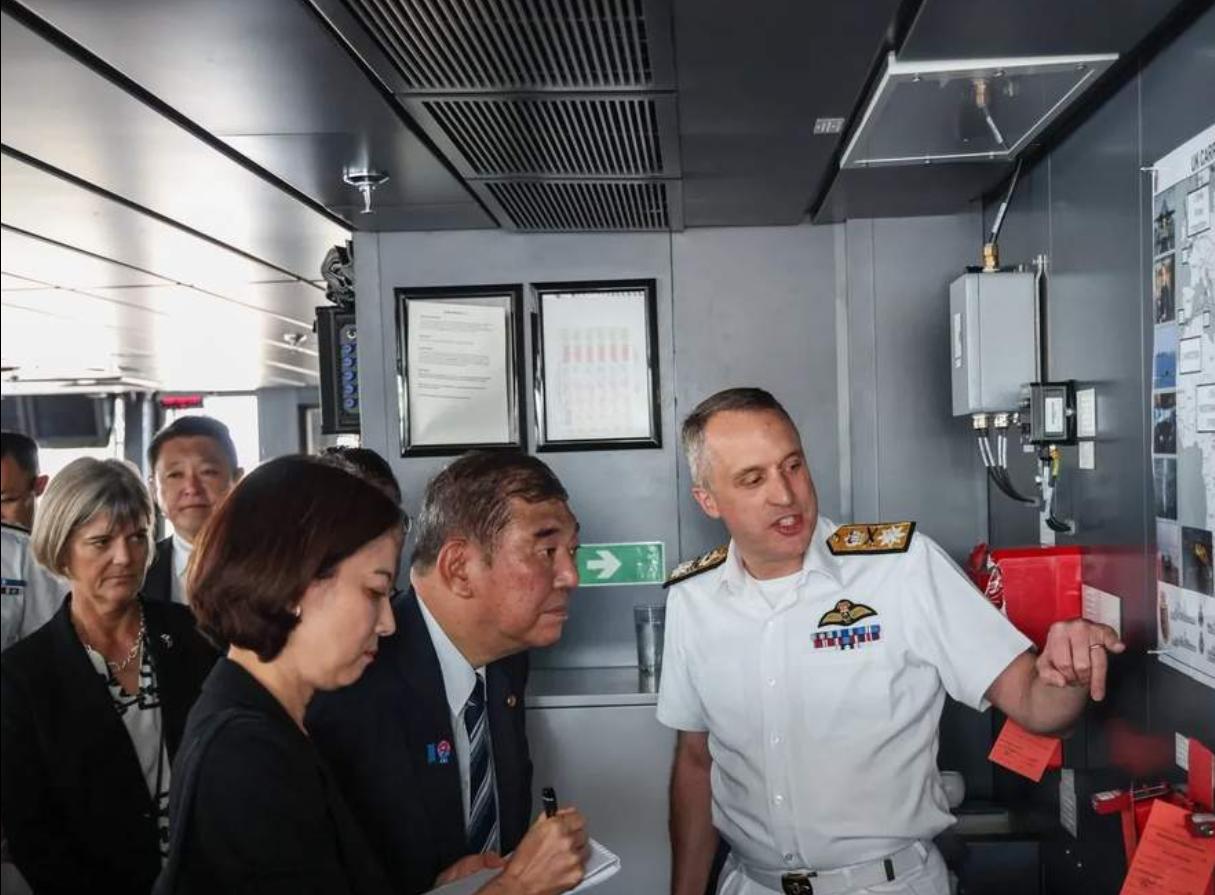 中国阅兵在即，英国航母悄悄离开日本，或企图穿越台海海峡
9月3号我们的大阅兵就要
