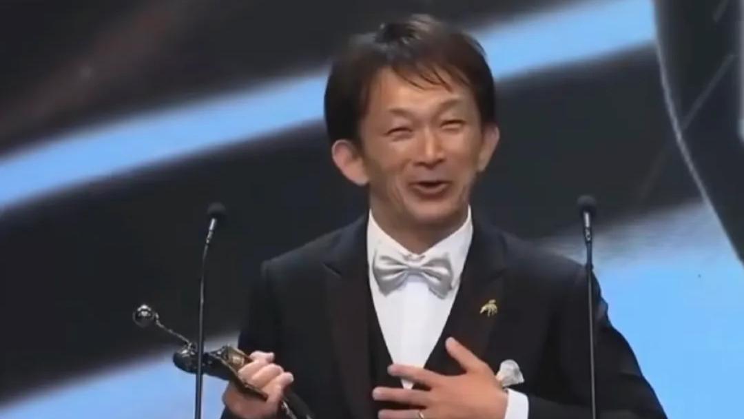54岁日本男人独自拿到香港金像奖，他用了30年！差点为甄子丹丧命