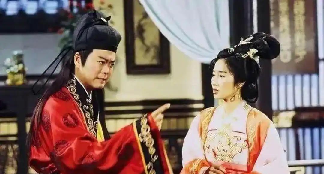 唐宪宗有一次醉酒后，见郭贵妃不在身边，便对其侍女郑氏说：“听说相士算出，你可以生