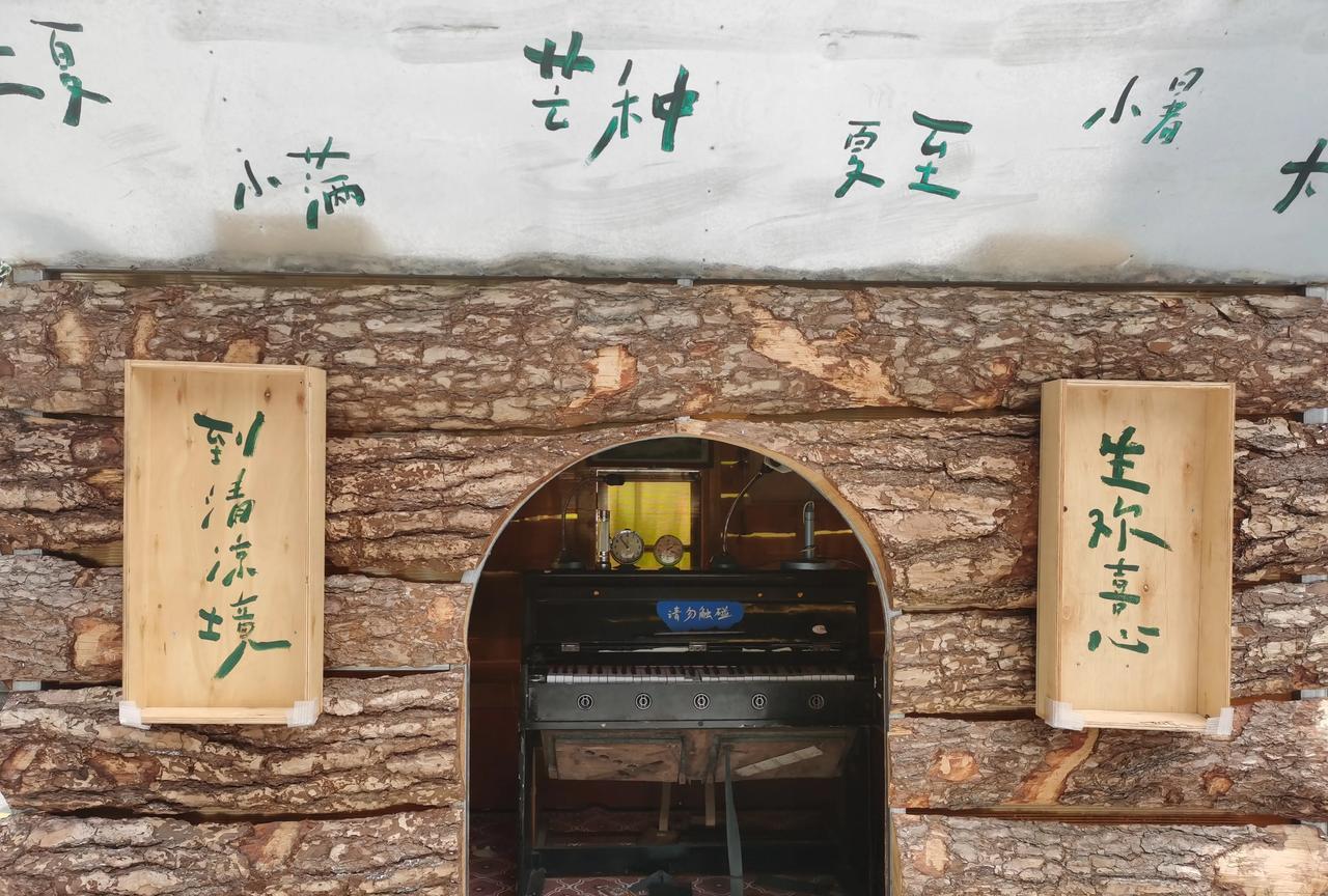 蔡澜的信息，实在是铺天盖地！我对蔡澜，本没有什么情绪，虽然他和金庸黄沾齐名，但我