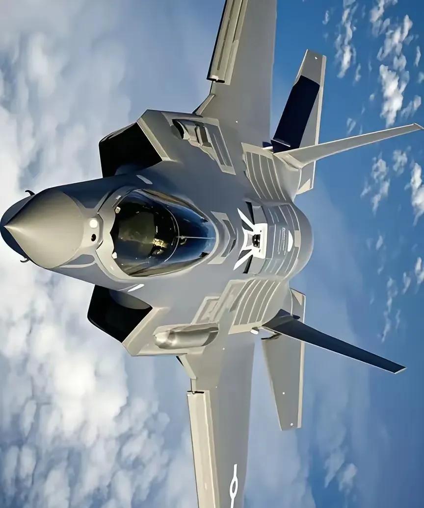 美国F-35战机行吗？
7月31日消息，美国海军一架F-35C舰载机在陆上训练时