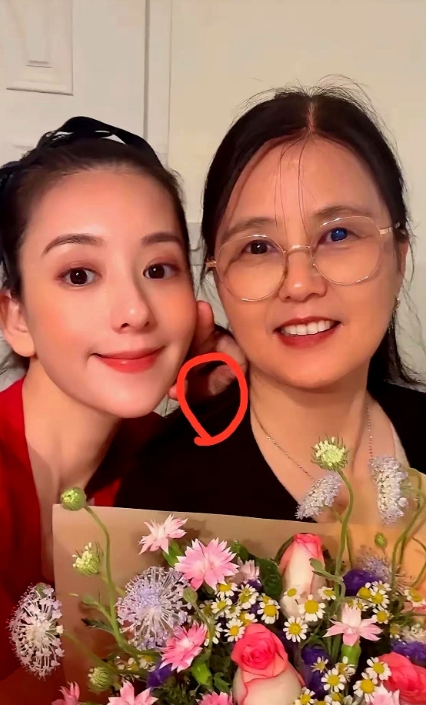 远嫁香港的安徽方媛终于遵守了郭富城老家广东的习俗，第三胎按照香港一个月就能查血的