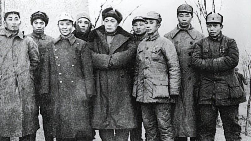 解放军班长受伤被俘，口供令总理落泪，毛主席：授济南第一团称号